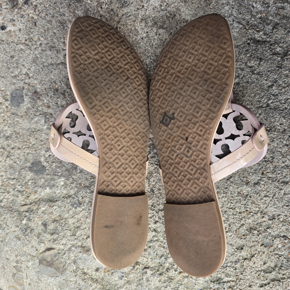 Tory Burch Patent Logo Thong Sandals in Blush Nude - Picture 8 of 11